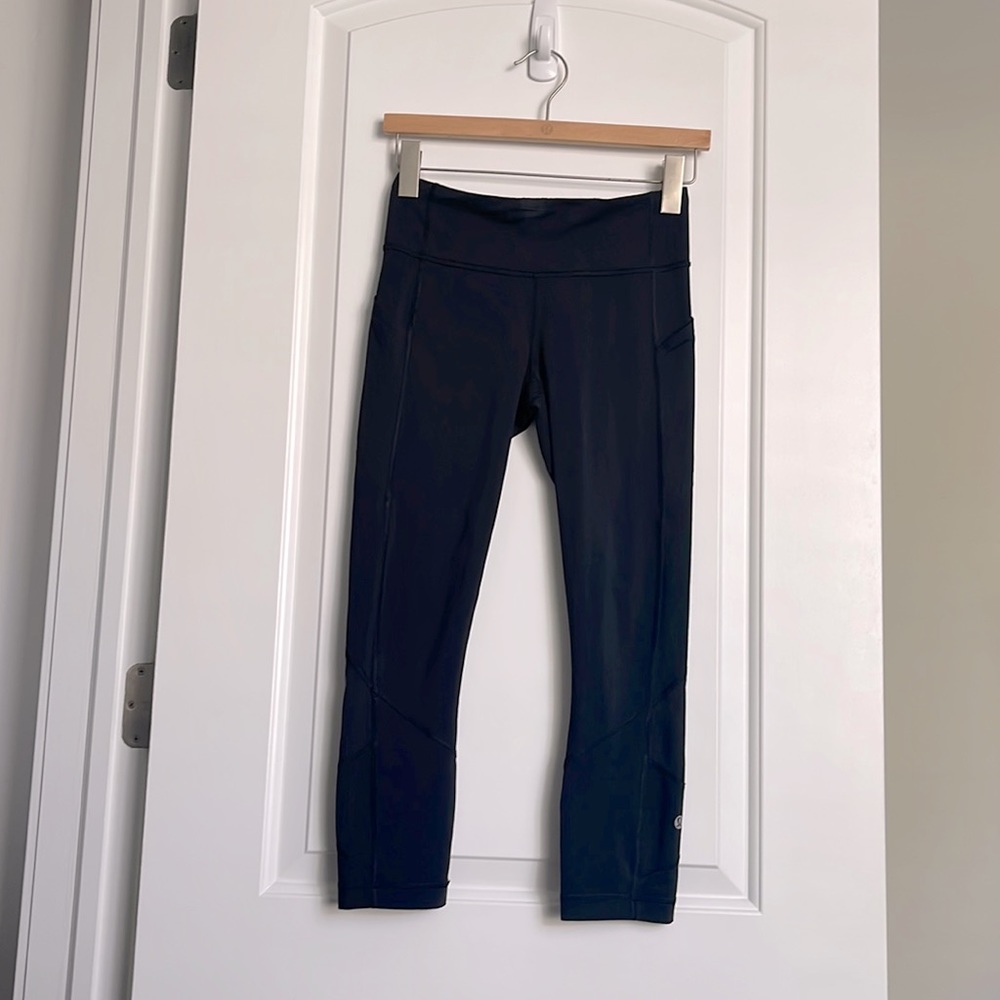 lululemon pave rival crop 22'' in black size 4.